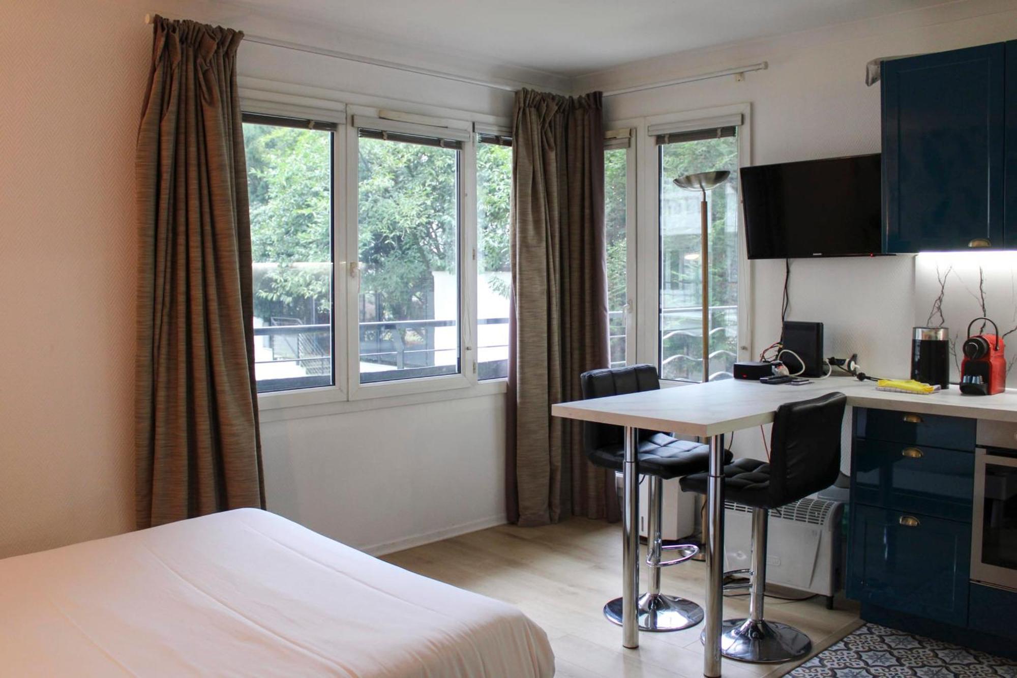 Lumineux De 29m Avec Wifi Proche De Paris Appartement *